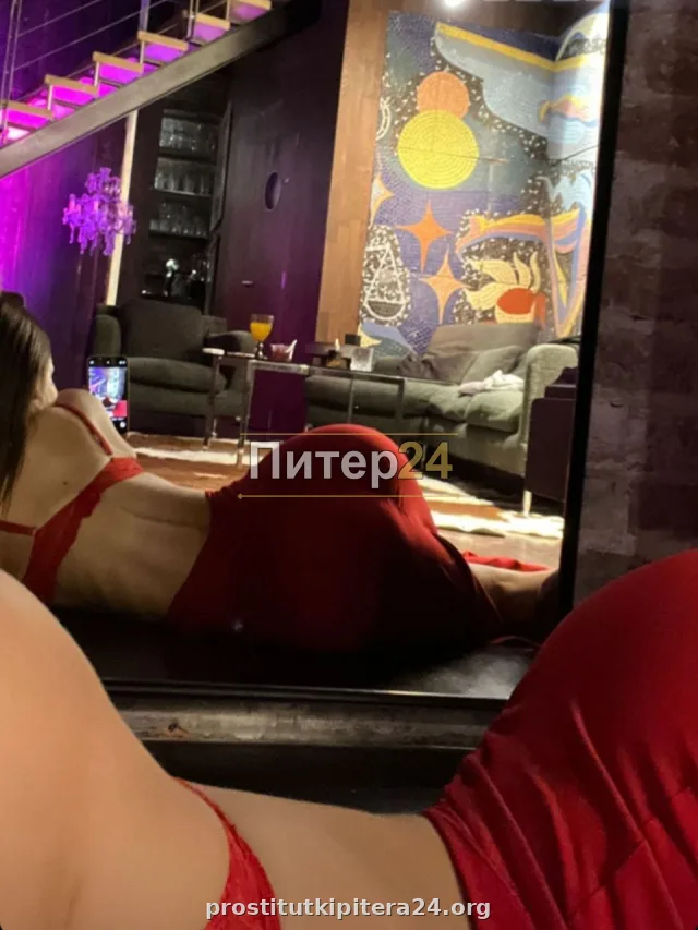 Яна — проститутка у метро Электросила
